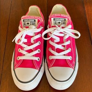 Women’s Converse All-Star Sneaker size 6